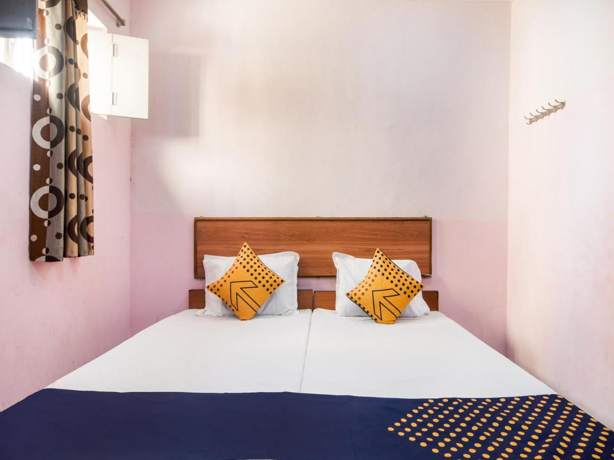 สปอต ออน 75742 ศรีเทวี ลอดจ์ Hotel คาคินาดา ภายนอก รูปภาพ