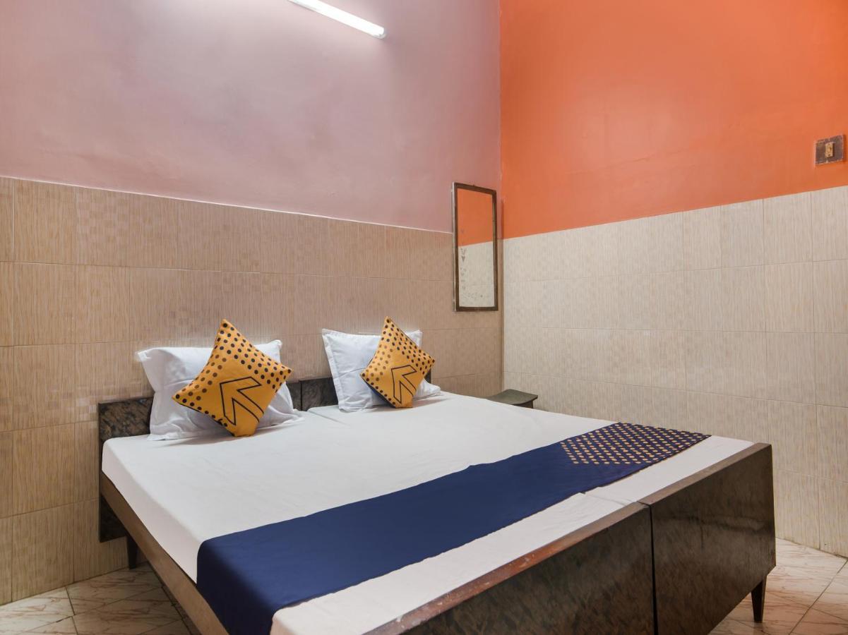 สปอต ออน 75742 ศรีเทวี ลอดจ์ Hotel คาคินาดา ภายนอก รูปภาพ