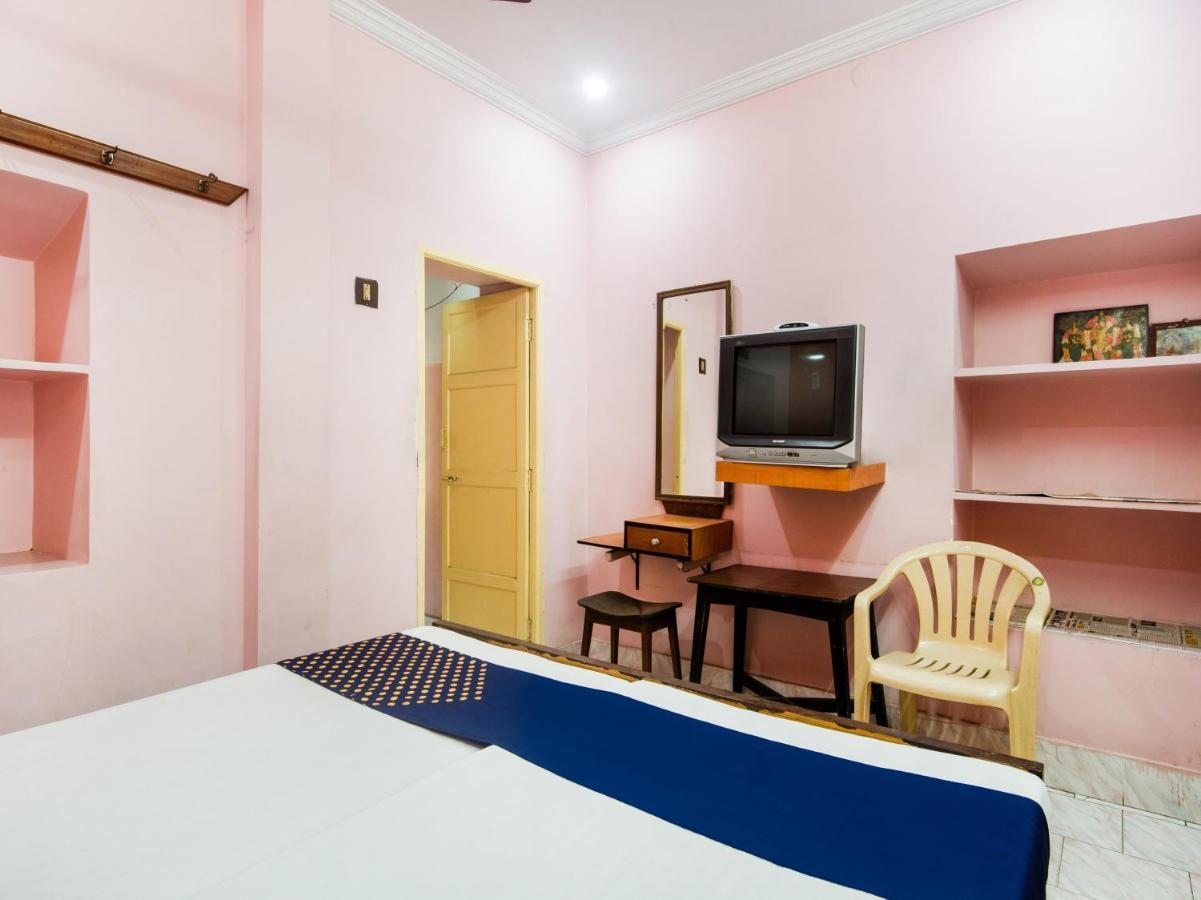 สปอต ออน 75742 ศรีเทวี ลอดจ์ Hotel คาคินาดา ภายนอก รูปภาพ