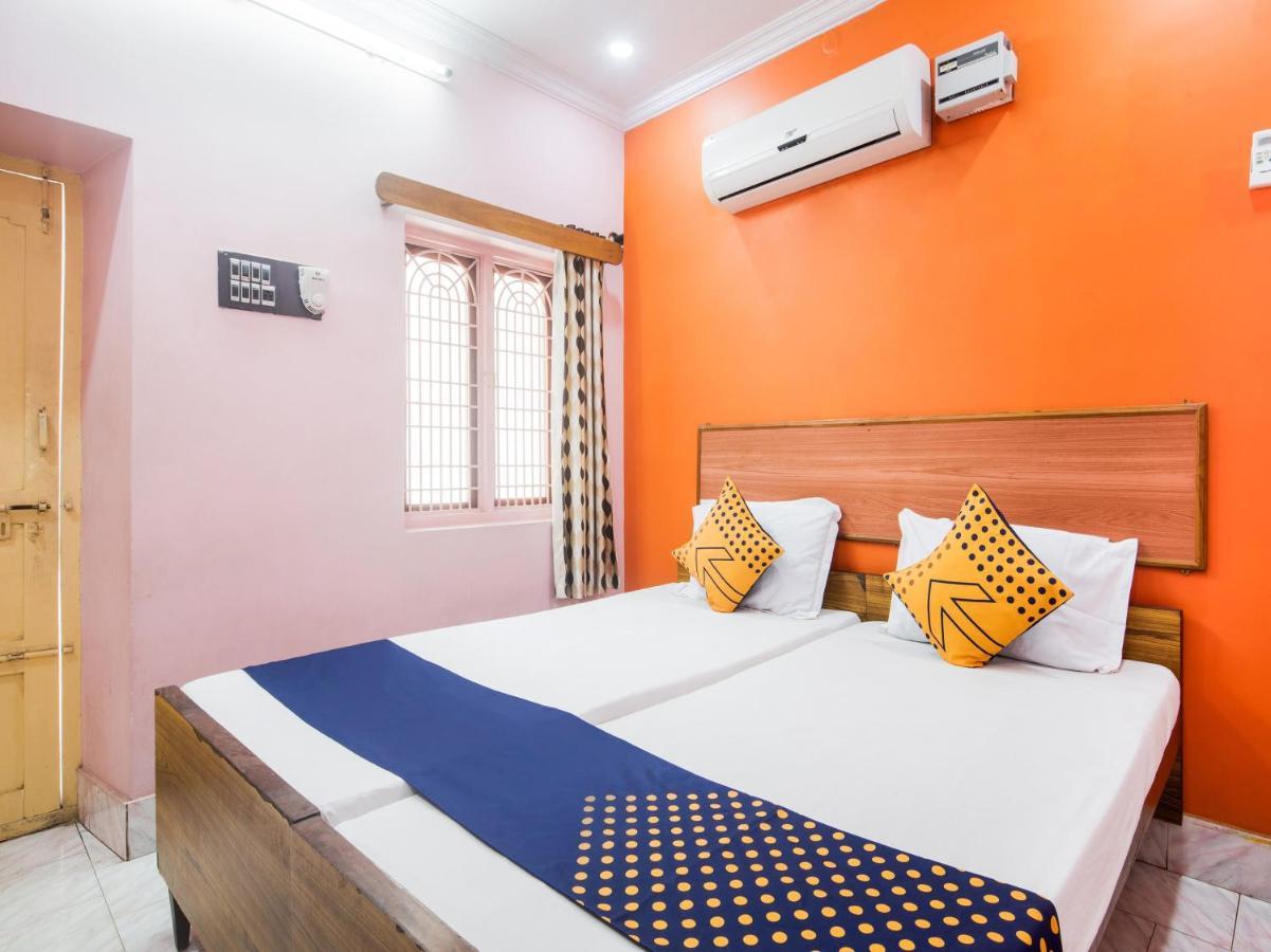 สปอต ออน 75742 ศรีเทวี ลอดจ์ Hotel คาคินาดา ภายนอก รูปภาพ