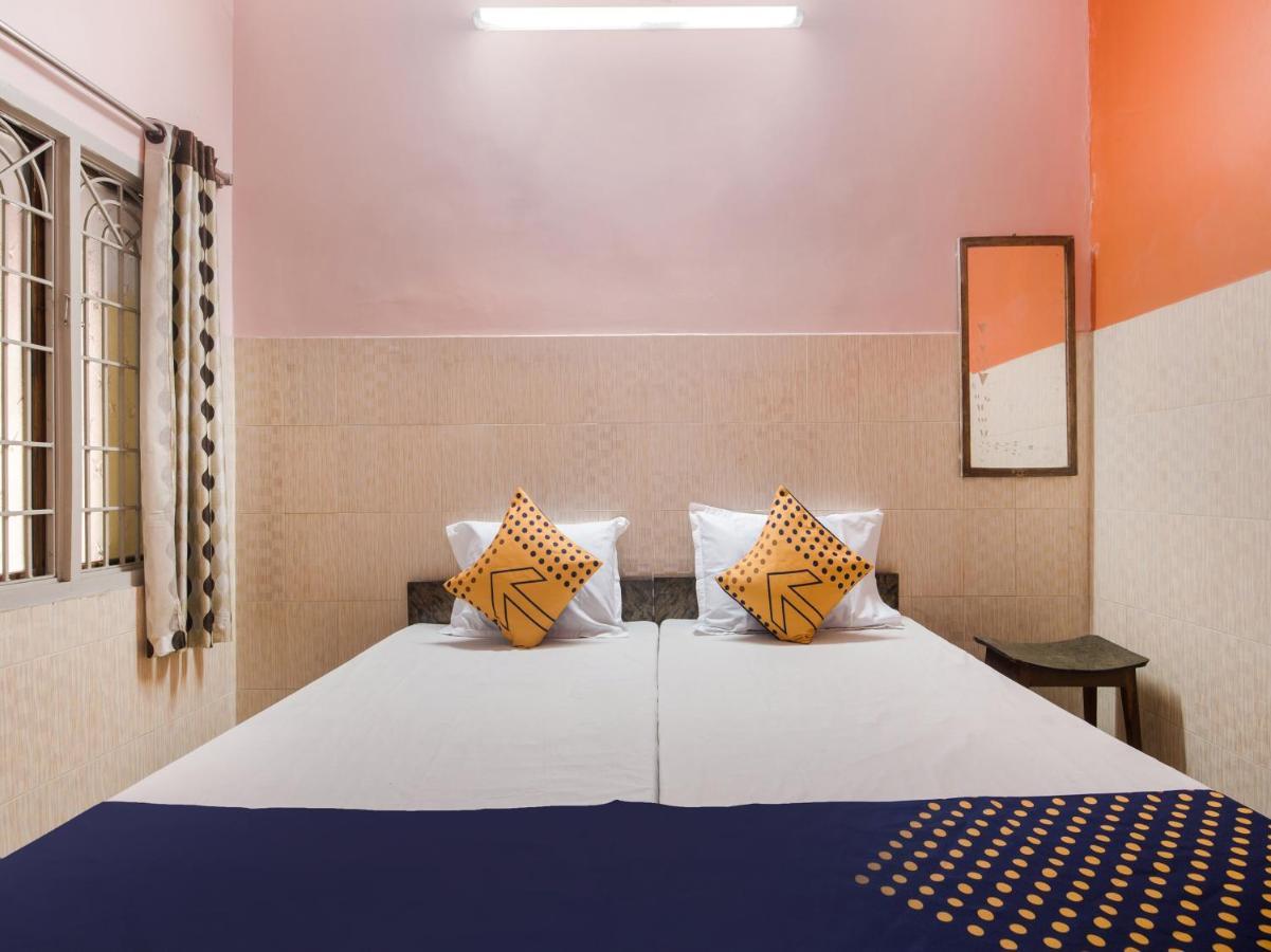 สปอต ออน 75742 ศรีเทวี ลอดจ์ Hotel คาคินาดา ภายนอก รูปภาพ