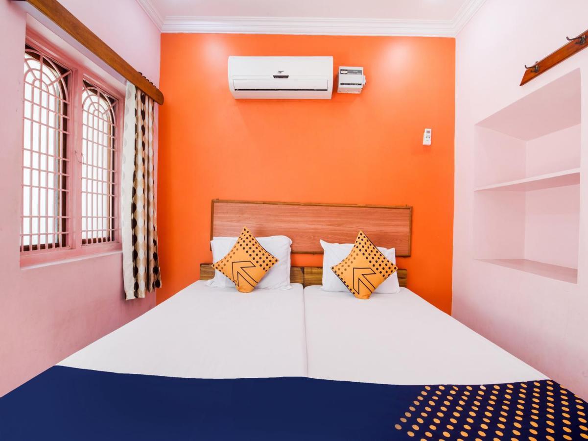 สปอต ออน 75742 ศรีเทวี ลอดจ์ Hotel คาคินาดา ภายนอก รูปภาพ