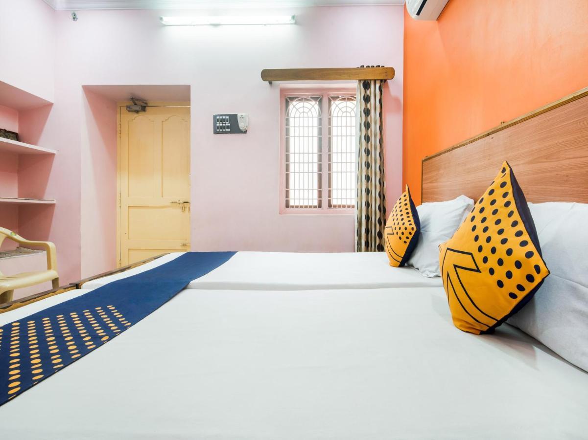 สปอต ออน 75742 ศรีเทวี ลอดจ์ Hotel คาคินาดา ภายนอก รูปภาพ