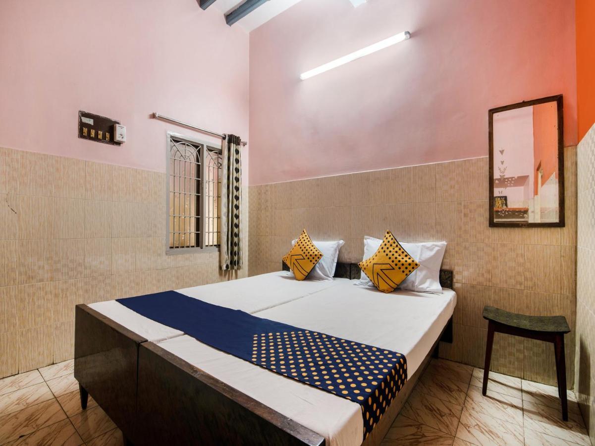 สปอต ออน 75742 ศรีเทวี ลอดจ์ Hotel คาคินาดา ภายนอก รูปภาพ