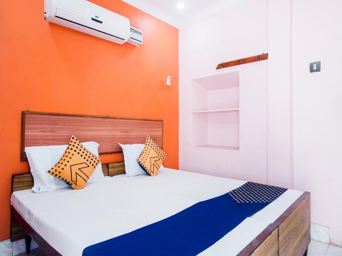 สปอต ออน 75742 ศรีเทวี ลอดจ์ Hotel คาคินาดา ภายนอก รูปภาพ